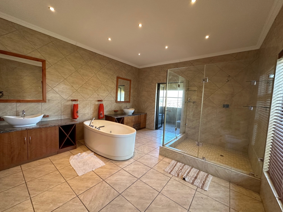 5 Bedroom Property for Sale in Xanadu Eco Park North West